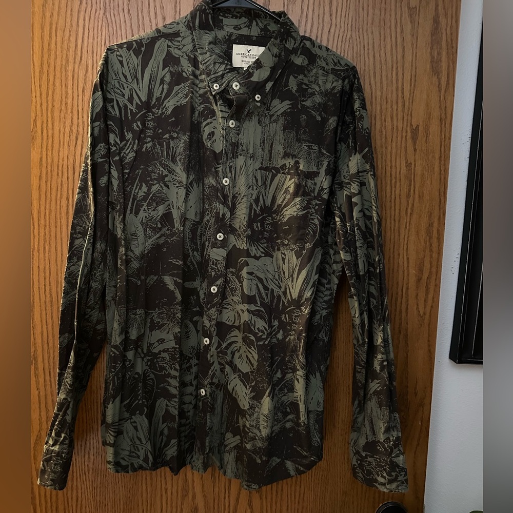 American Eagle men’s seriously soft classic fit button down long sleeve size XL